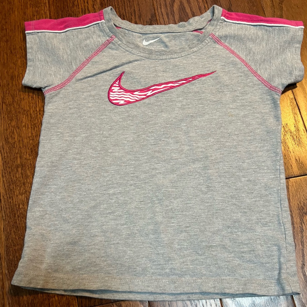 *CLEARANCE* Nike Kids Gray T-Shirt with Pink Accents - Size 6X